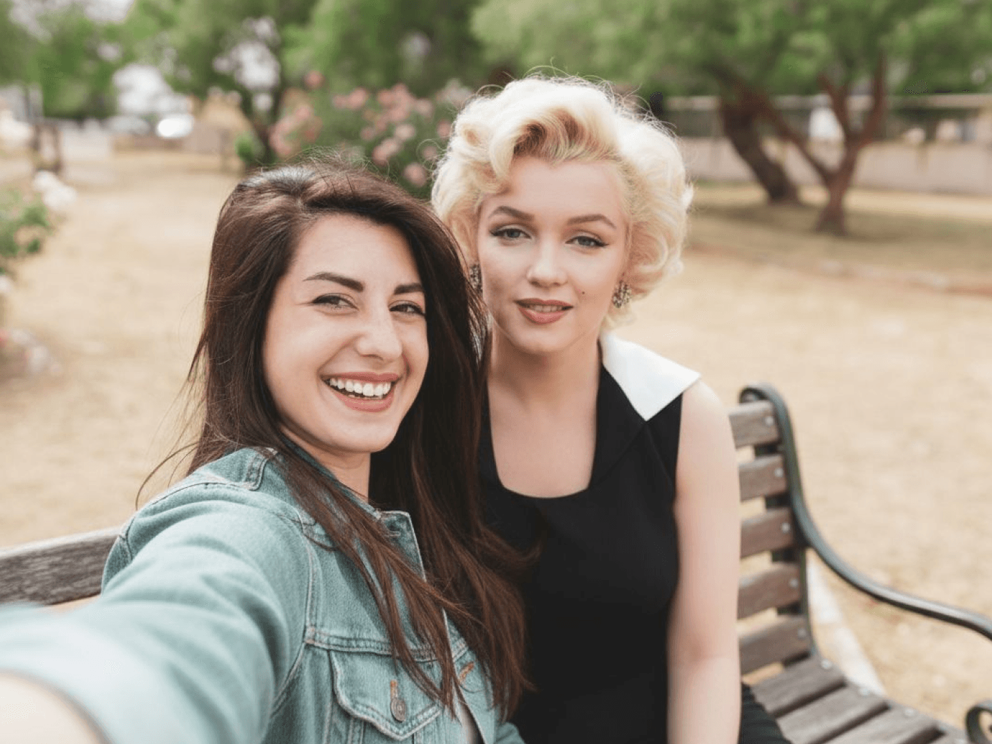 Esempio del selfie AI di alta qualità con output di celebrità.